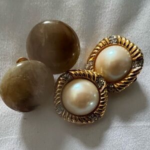 Vintage Retro 1970’s lot of 2 tan, Gold Pearl clip on Earrings costume jewelry